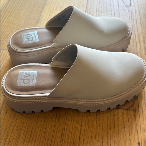 Dolce Vita Cream Slip-On Shoes - Picture 4 of 4